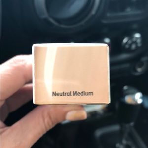 It Cosmetics neutral medium foundation